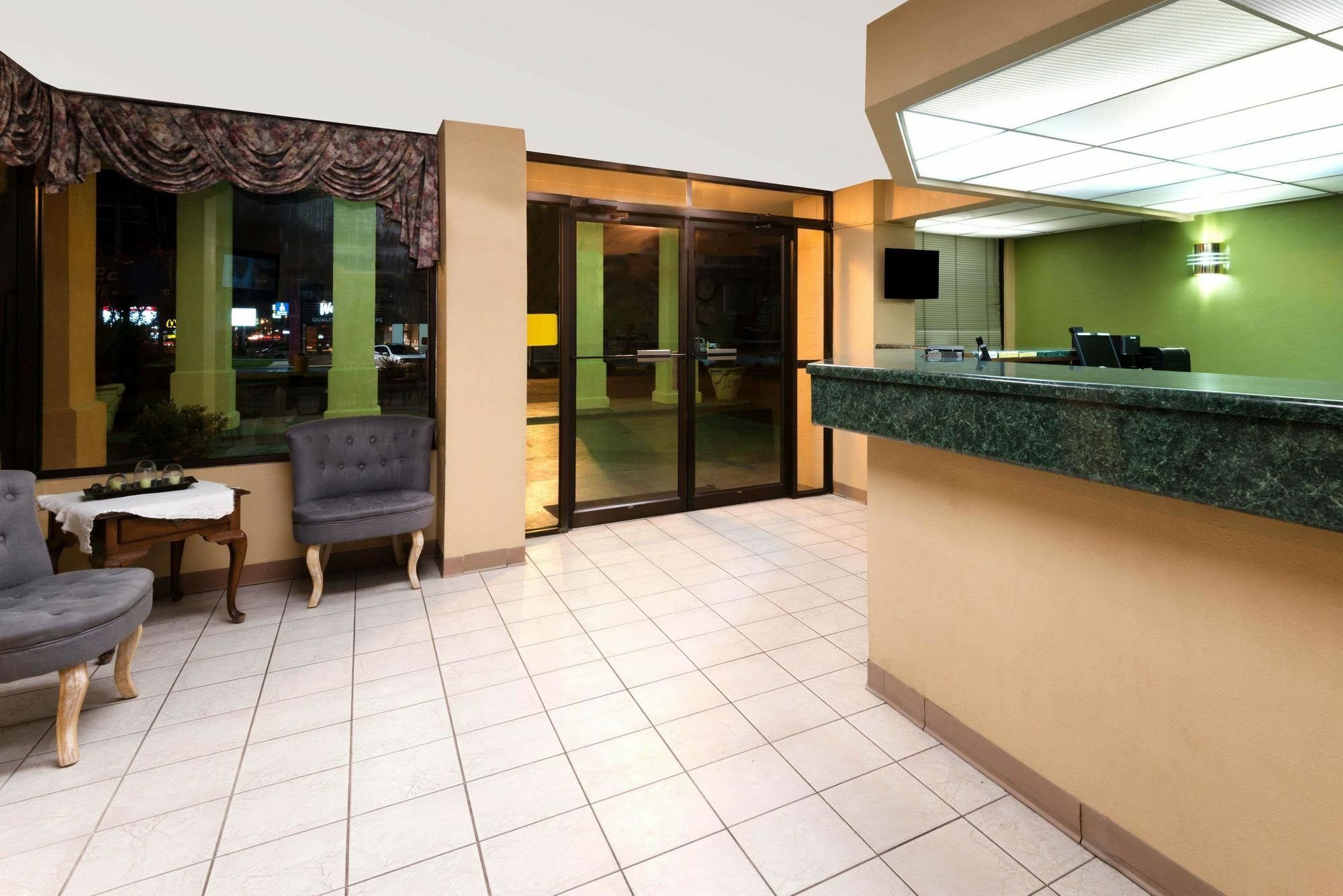 Hotel Baymont By Wyndham Troy Exterior foto